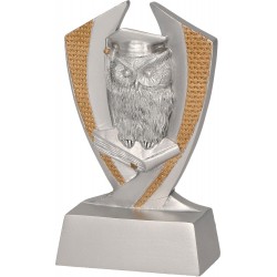 Sowa na książce RE018